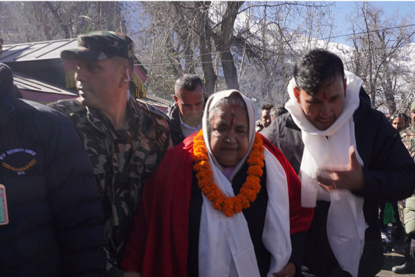 प्रधानमन्त्री कार्कीले गरिन् मुक्तिनाथको दर्शन, निर्वाचन सफल पार्न निर्देशन